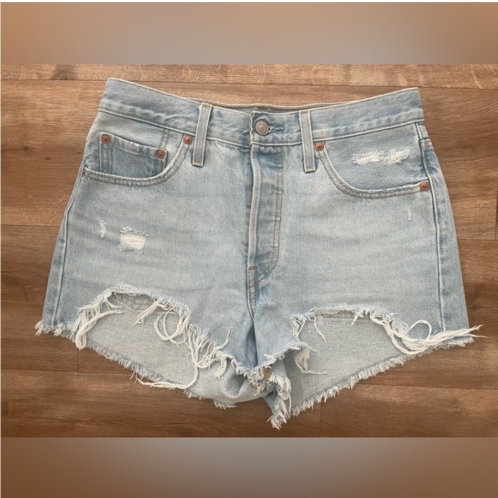 Levi’s 501 Women’s Distressed Denim Shorts size W27 Original Fit High Rise